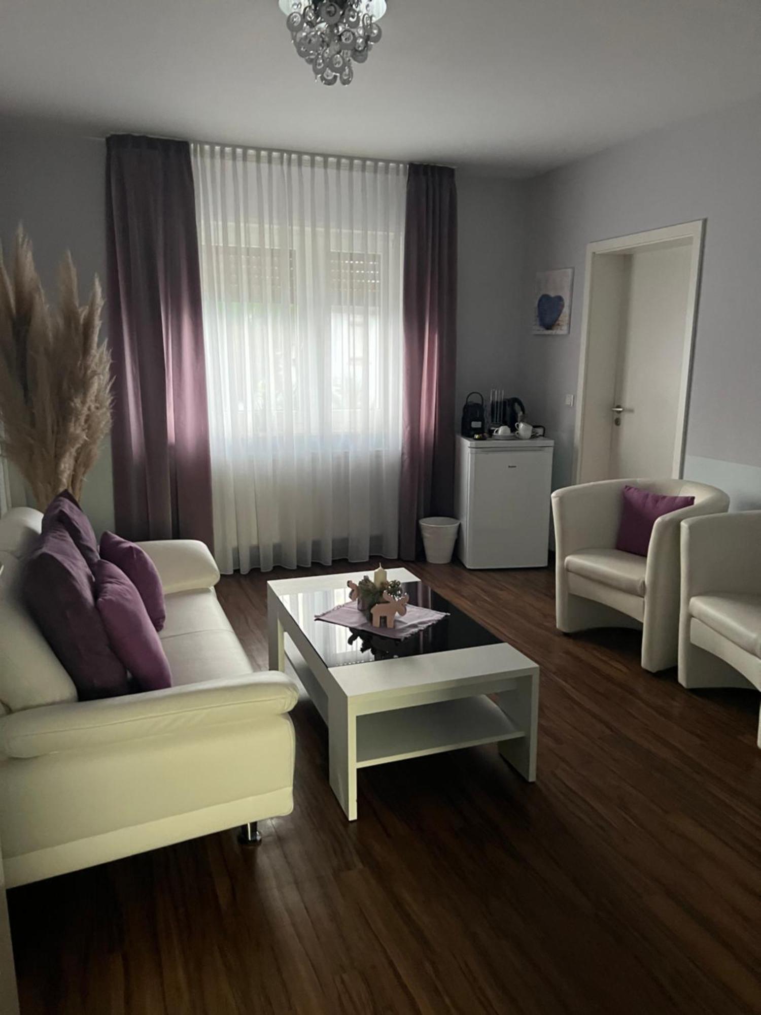 Gaestehaus Elisabeth Weisenheim am Sand Екстер'єр фото